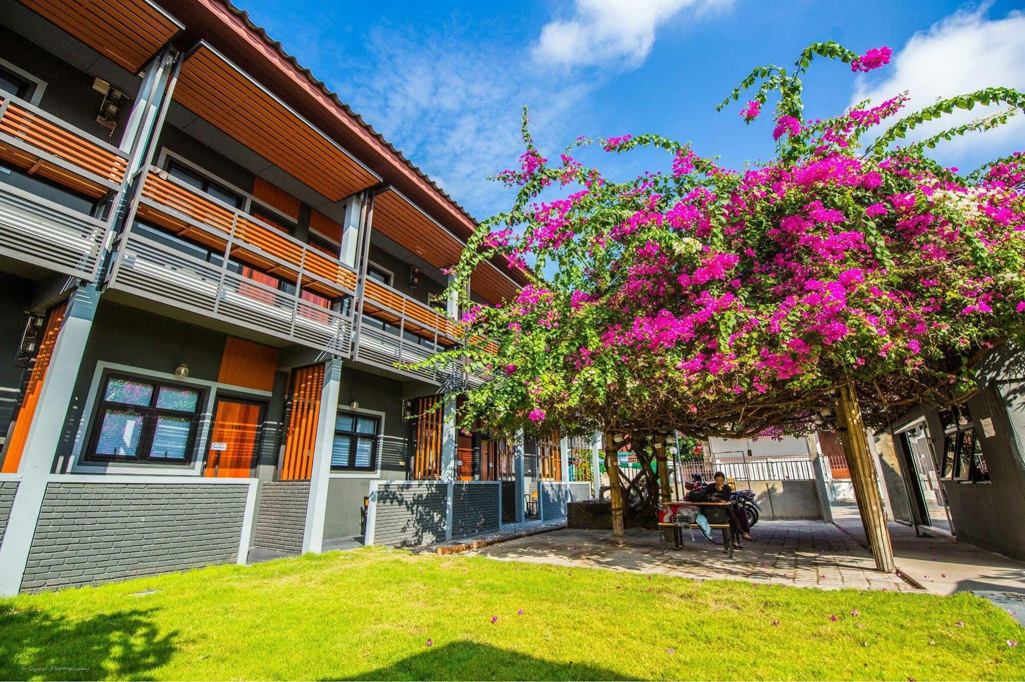 Chiangmai Moli Inn (Adults Only) Chiang Mai Eksteriør billede